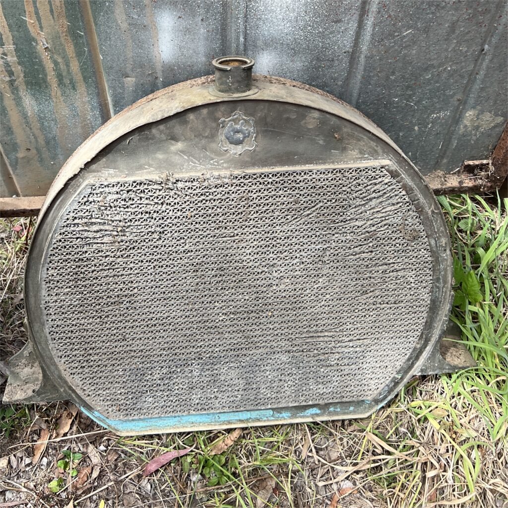 Hotchkiss Radiator Round Style with upper and lower tanks levelling off the core. The top tank is rounded.