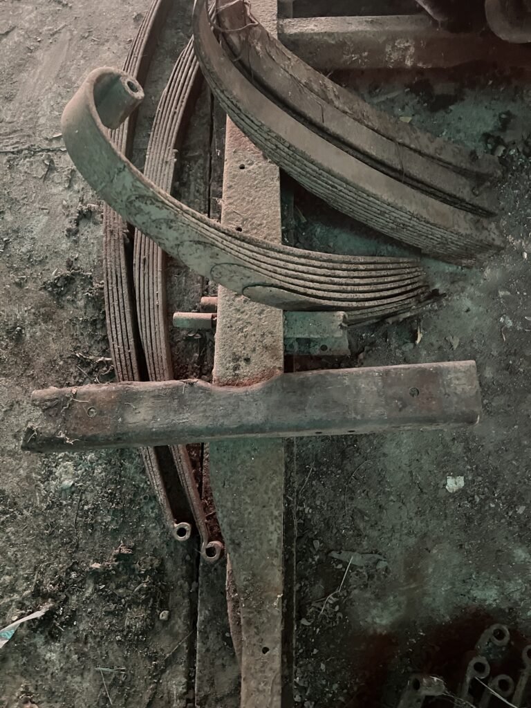 Loose Chassis centre brace section in parts tub